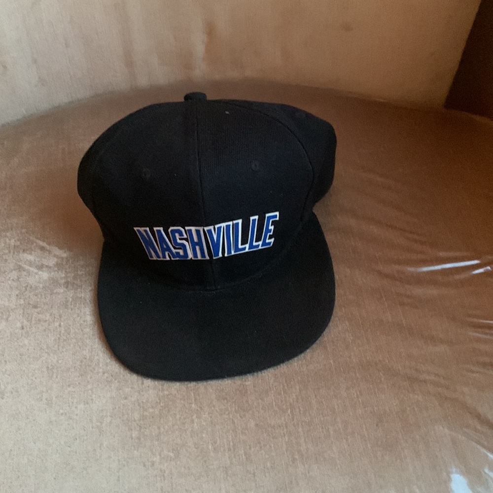Selling a snapback hat any questions ask 💕😊